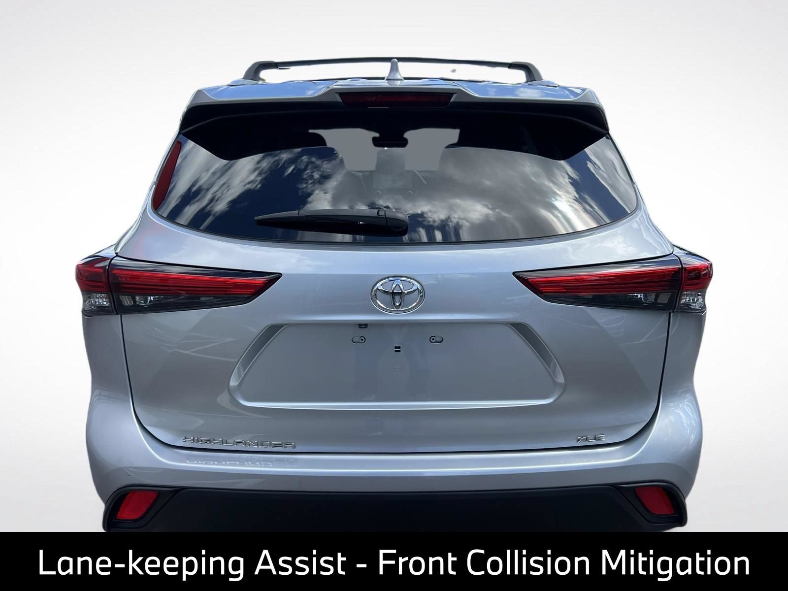 Used 2023 Toyota Highlander XLE FWD image 7