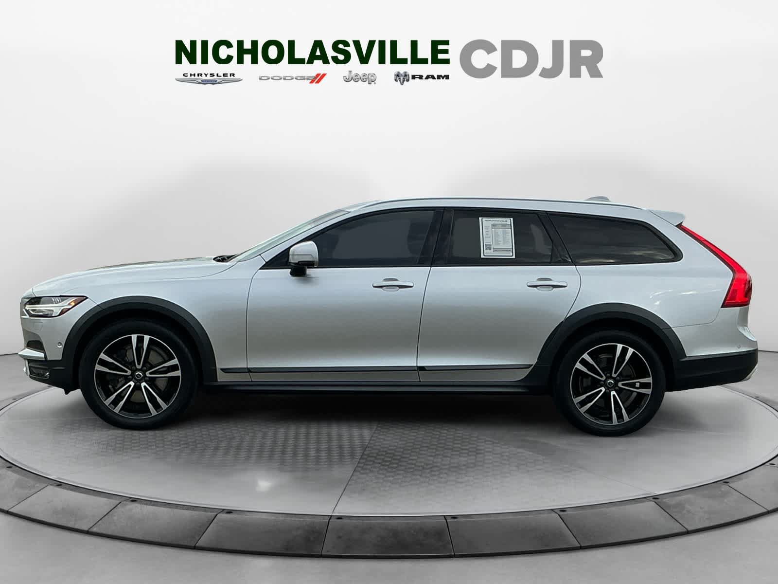 Used 2018 Volvo V90 T5 Cross Country w/ Convenience Package AWD/4WD image 2