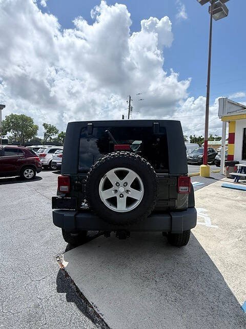 Used 2010 Jeep Wrangler Unlimited Rubicon AWD/4WD image 6