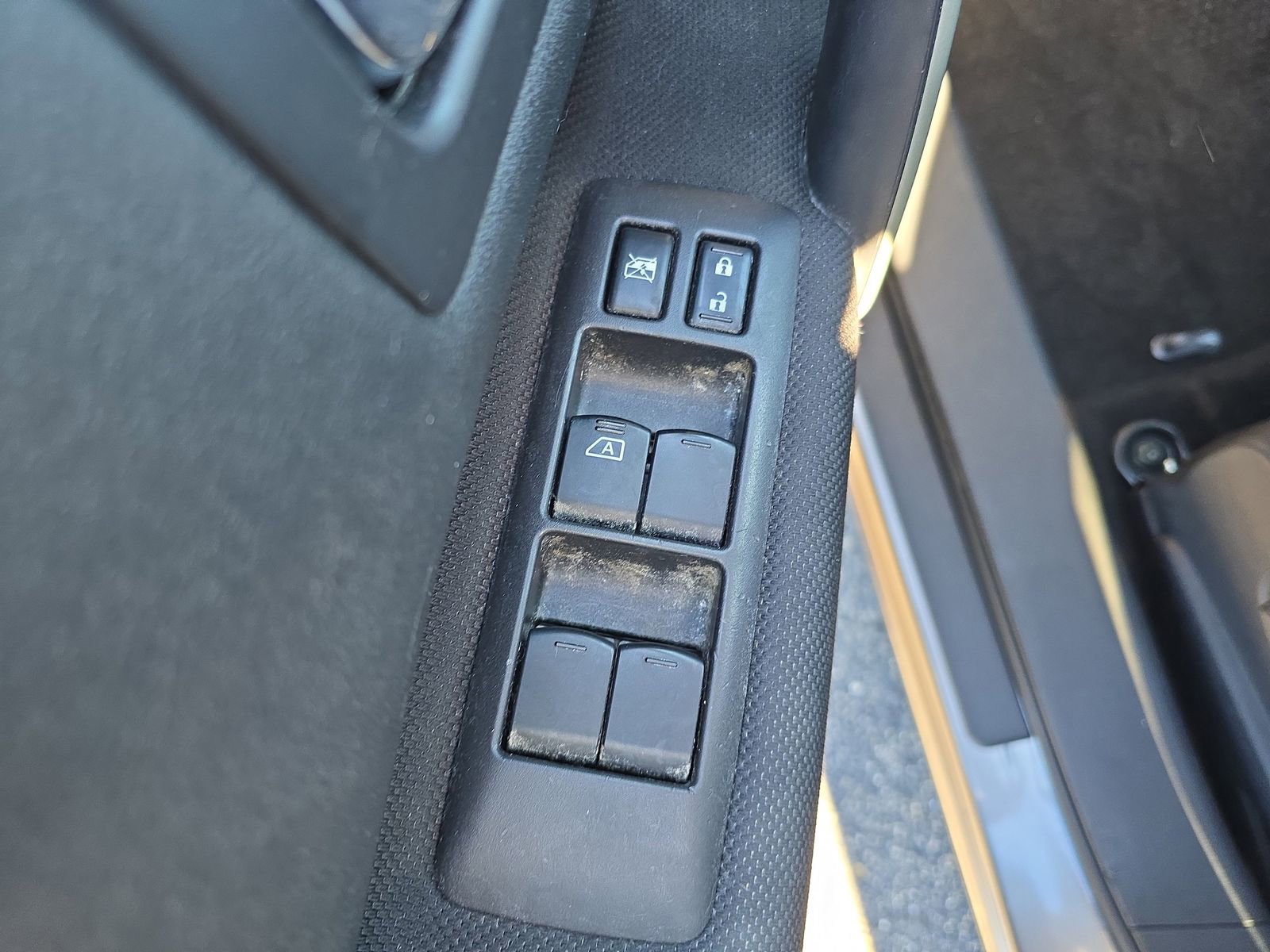 Used 2013 Nissan Rogue SV image 14