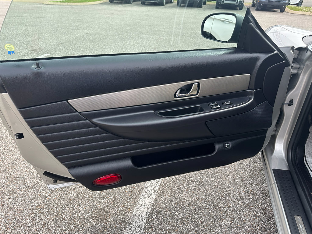 Used 2004 Ford Thunderbird RWD image 18