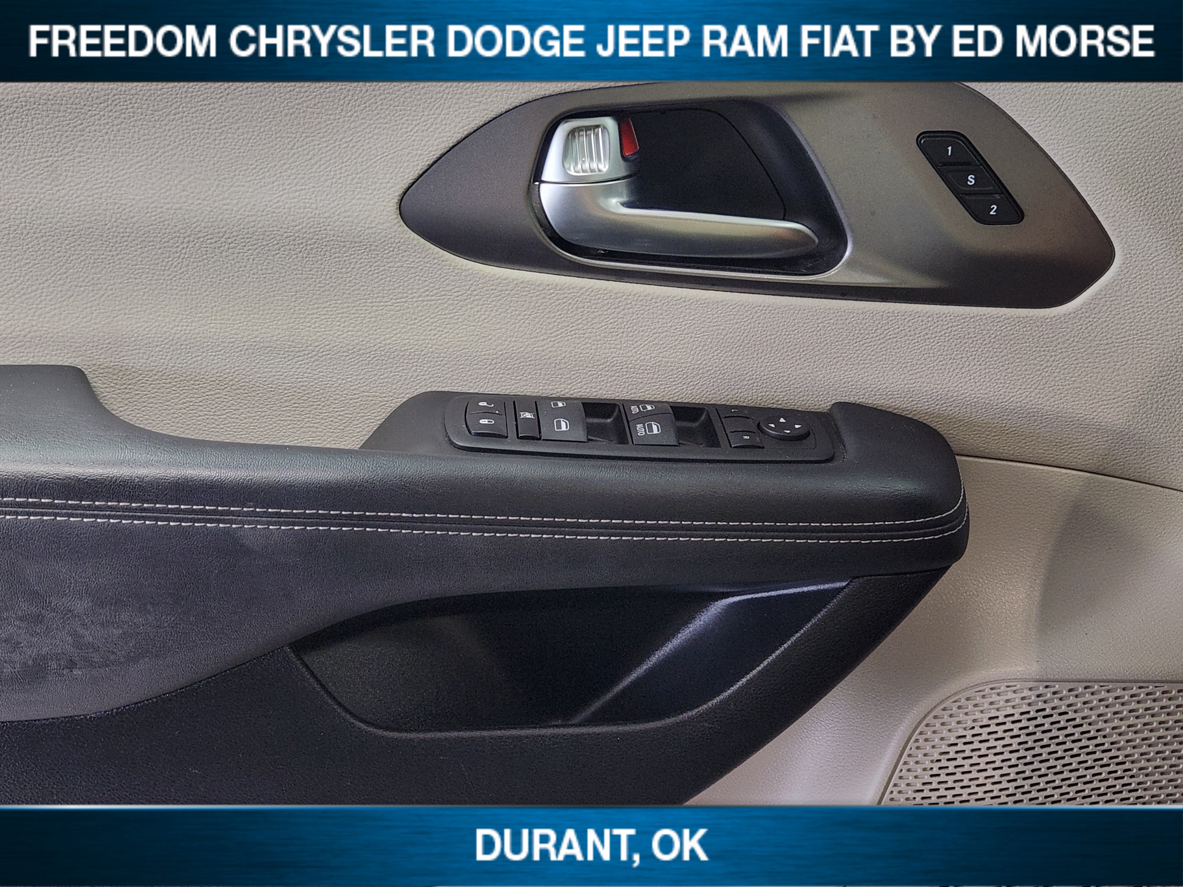 Used 2023 Chrysler Pacifica Touring-L FWD image 18