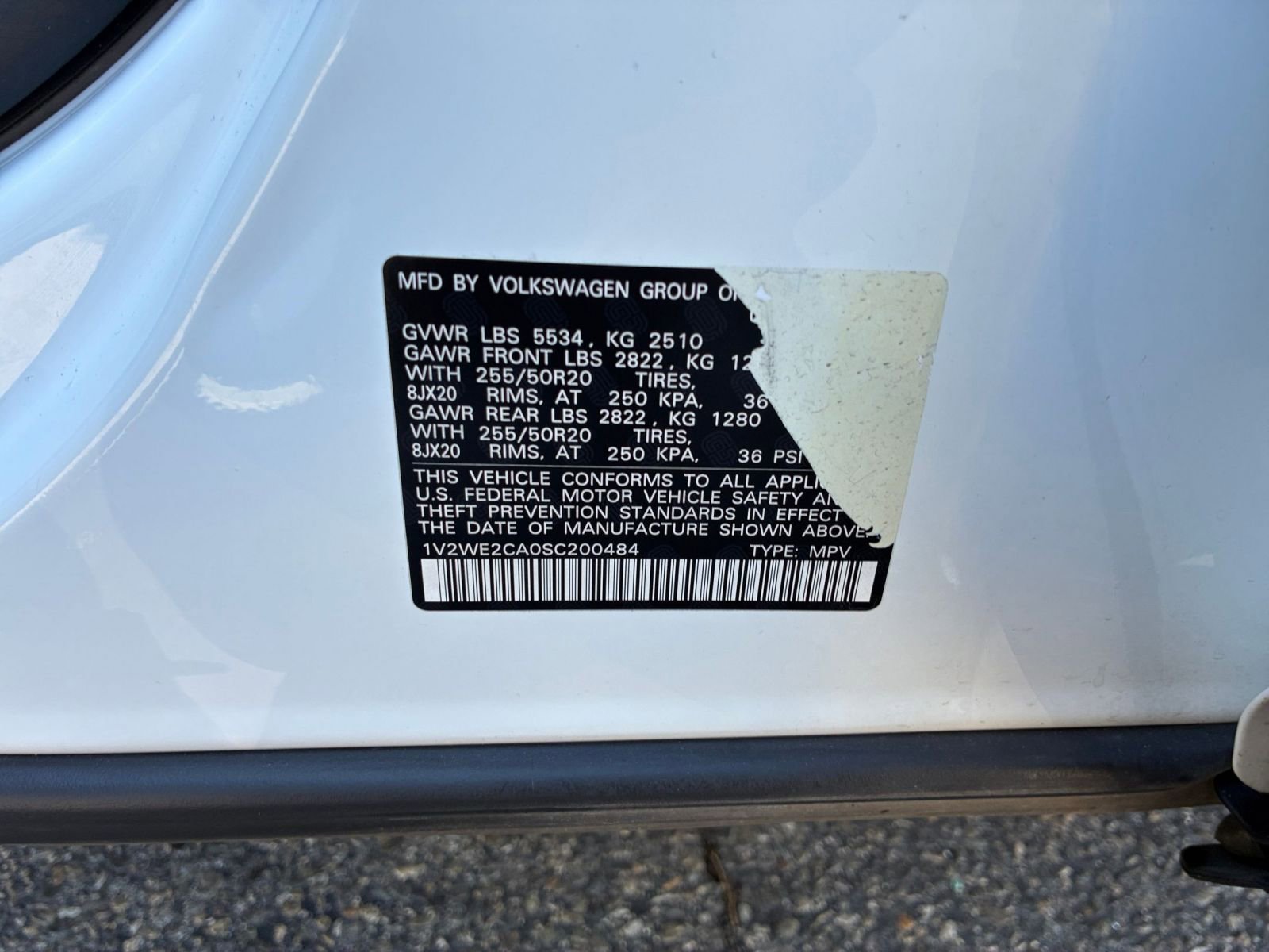 Used 2025 Volkswagen Atlas Cross Sport SE image 31