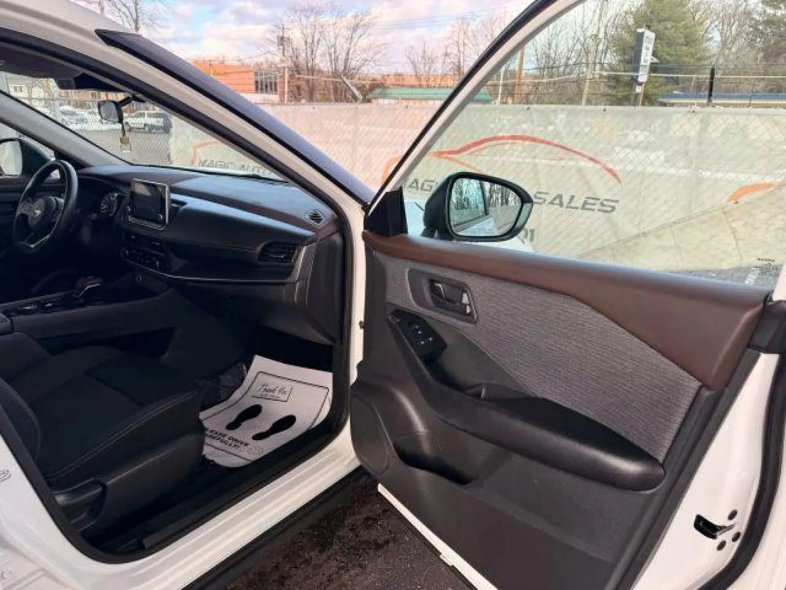 Used 2023 Nissan Rogue S AWD/4WD image 22
