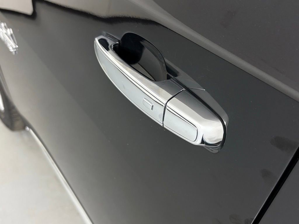 Used 2023 Chevrolet Traverse High Country w/ LPO, Floor Liner Package image 12