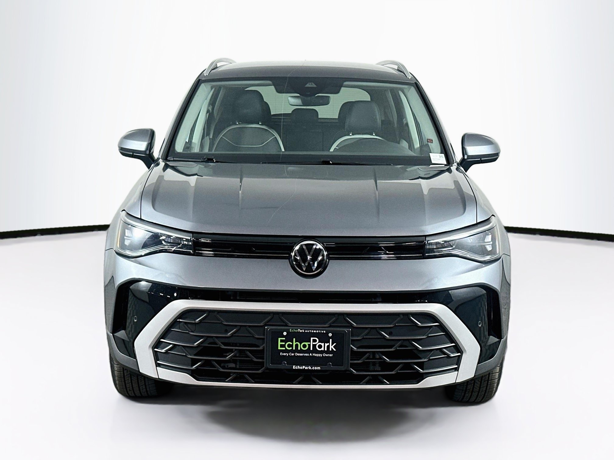 Used 2025 Volkswagen Taos SE AWD/4WD image 2