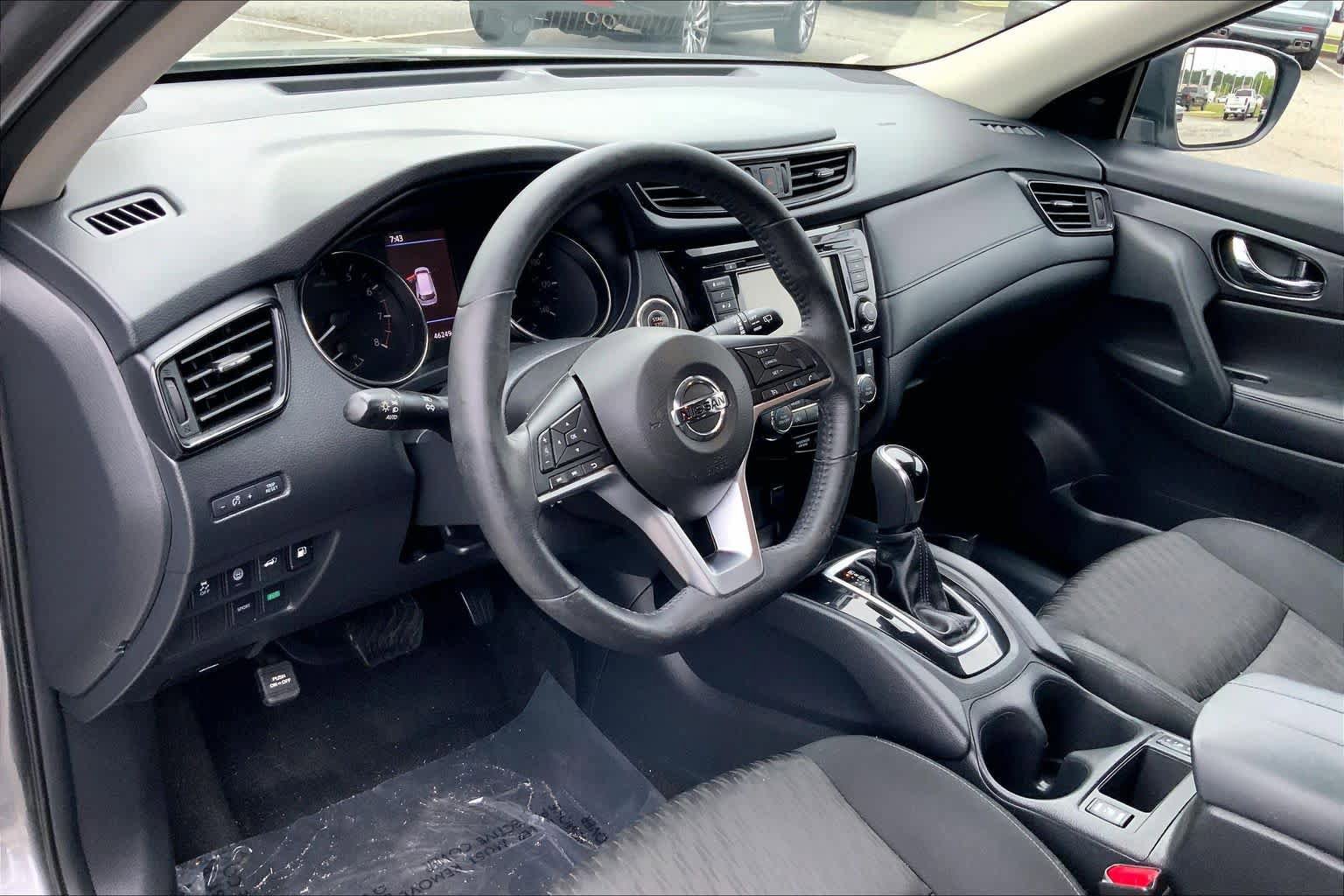 Used 2019 Nissan Rogue SV FWD image 17