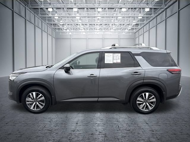 Used 2024 Nissan Pathfinder SL AWD/4WD image 2