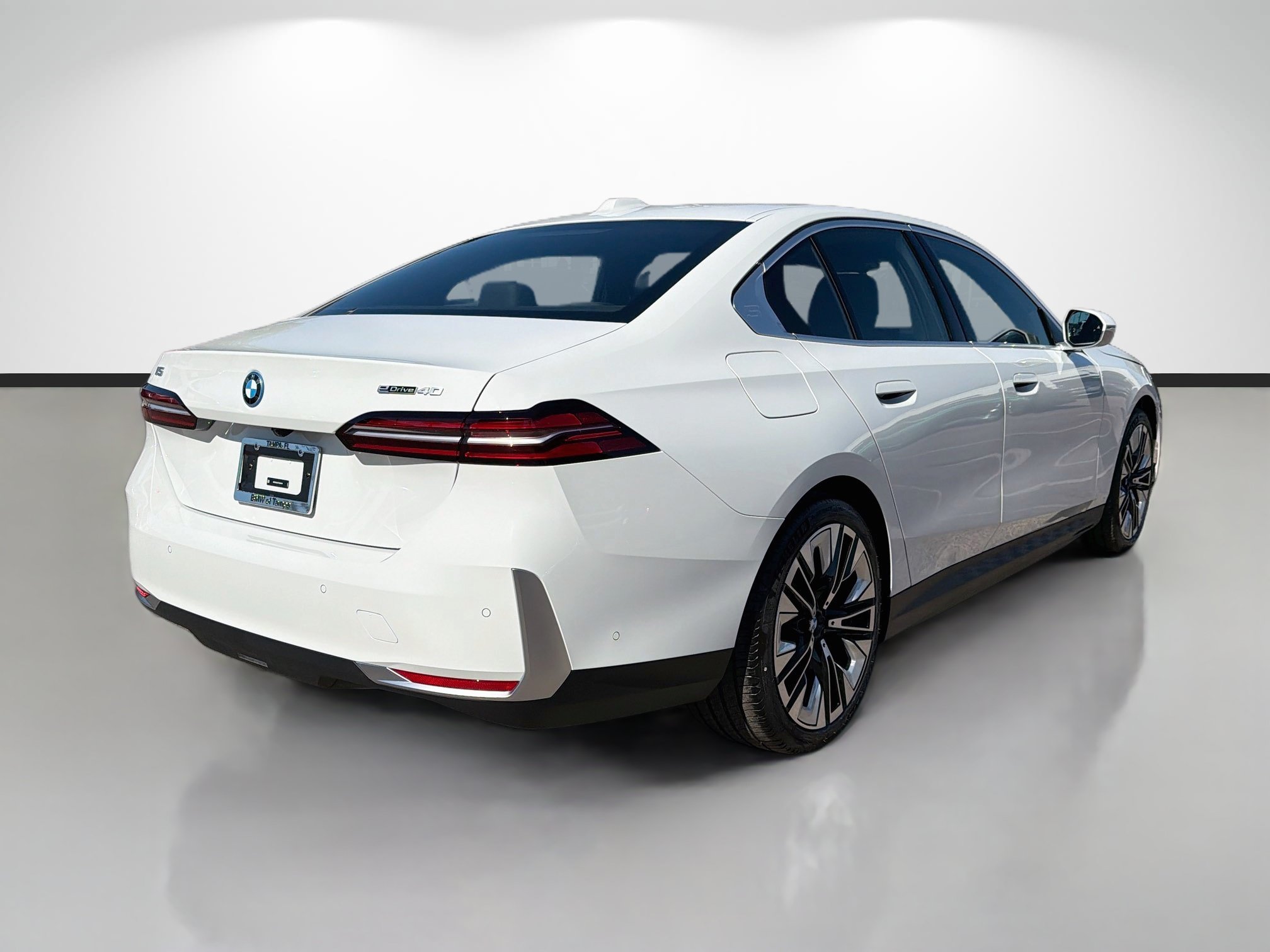 Used 2026 BMW i5 eDrive40 RWD image 3