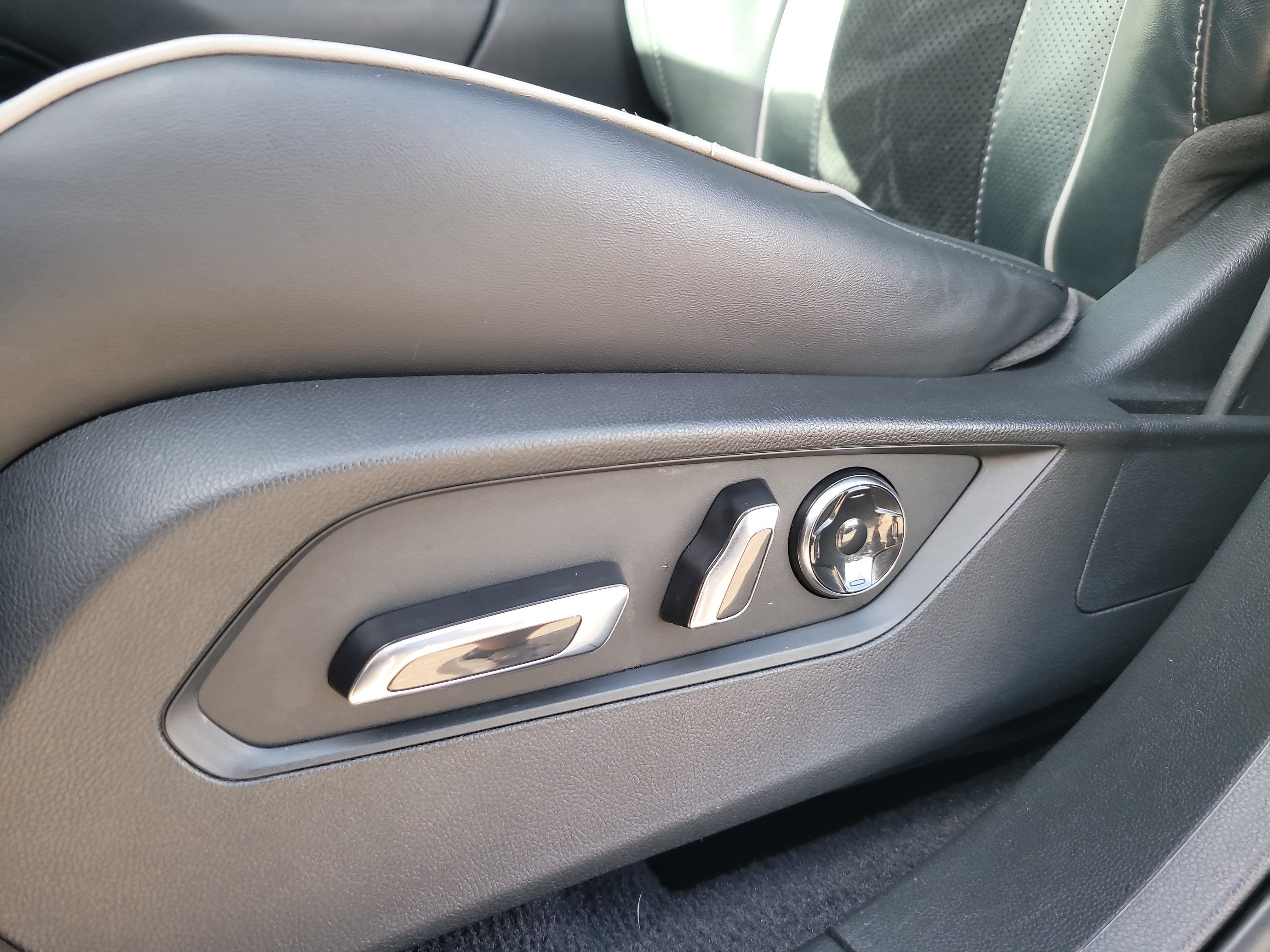 Used 2019 Acura RDX w/ Advance Package FWD image 18