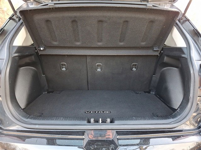 Used 2022 Hyundai Venue SE image 28