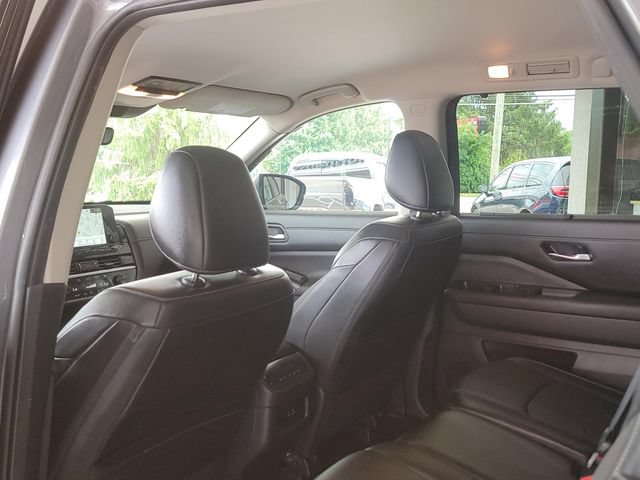 Used 2024 Nissan Pathfinder SL AWD/4WD image 11