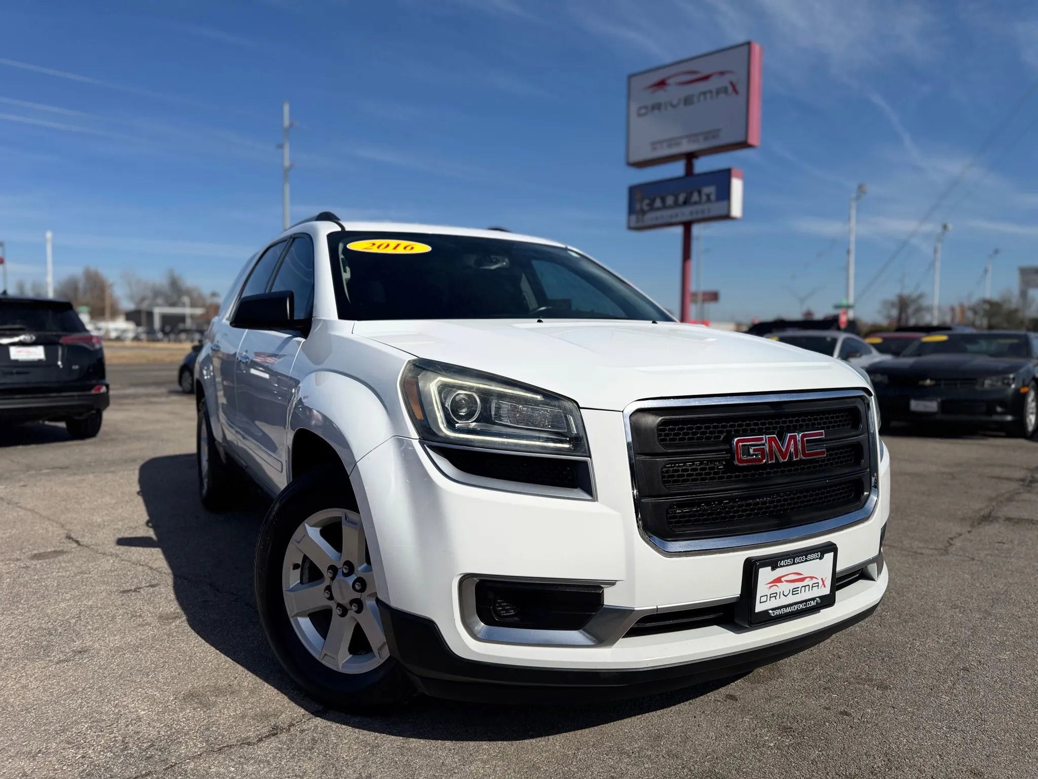 Used 2016 GMC Acadia SLE image 1