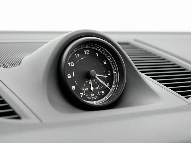 Certified 2025 Porsche Macan image 16