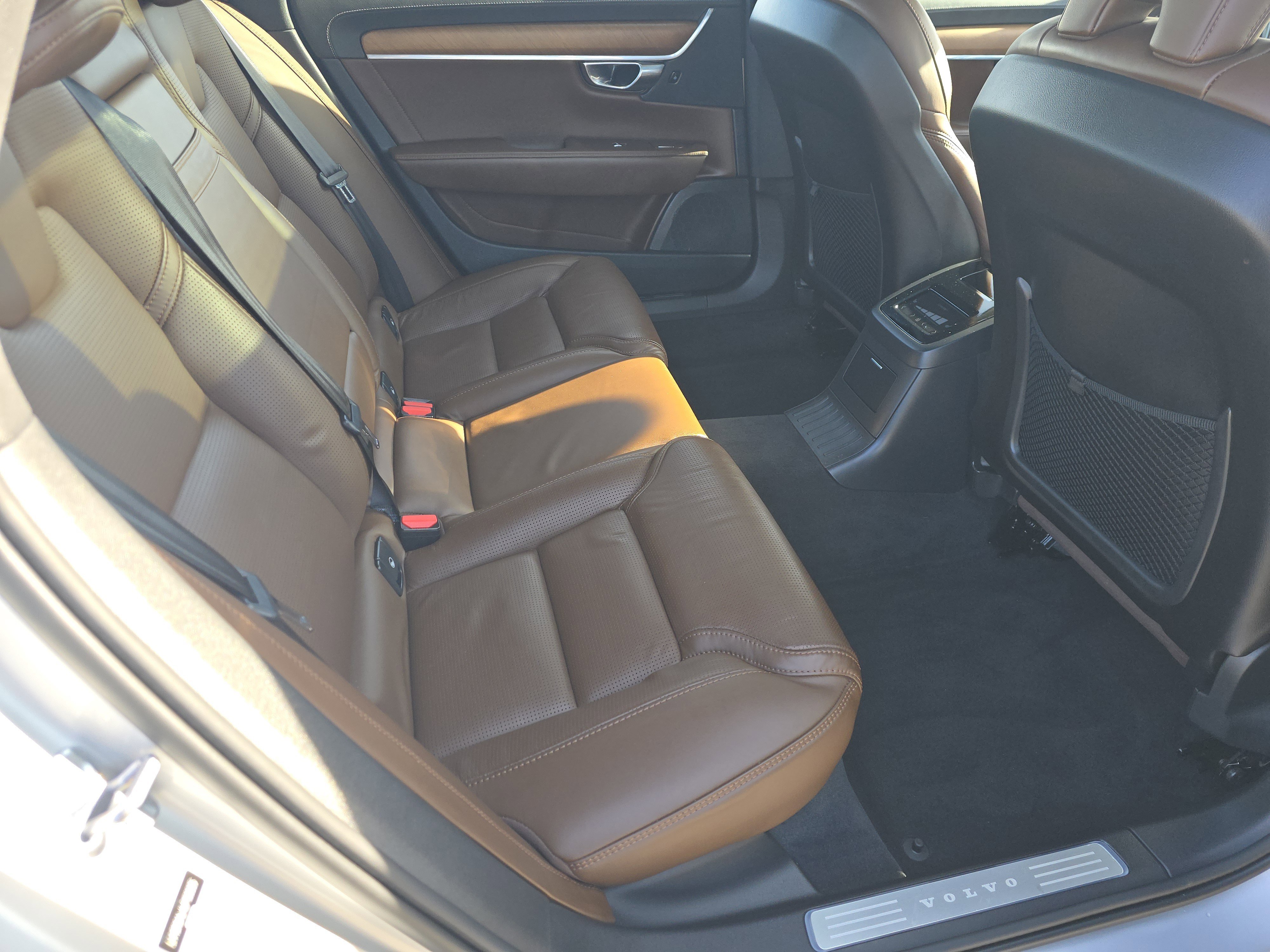 Used 2020 Volvo S90 T8 Inscription image 18