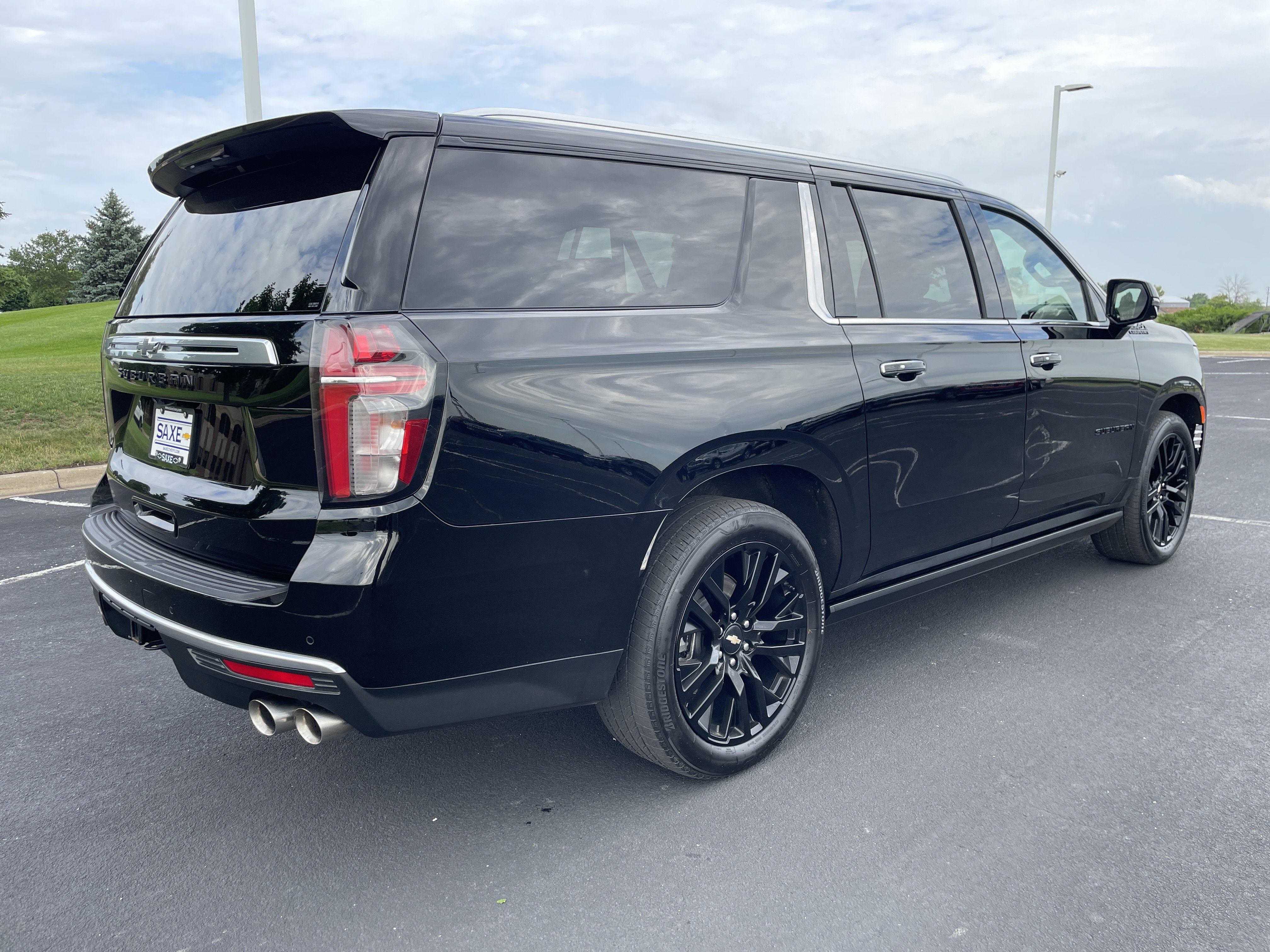 Used 2023 Chevrolet Suburban High Country AWD/4WD image 4