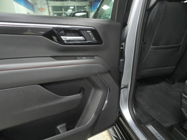 Used 2025 Chevrolet Suburban RST image 9