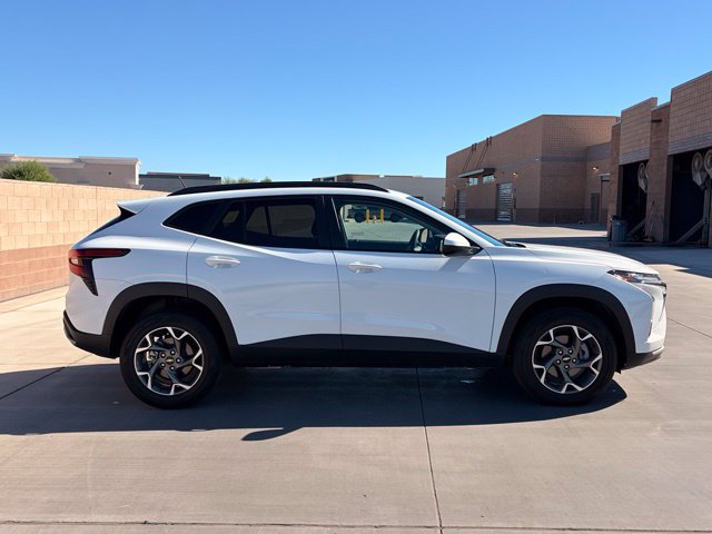 Used 2025 Chevrolet Trax LT FWD image 6