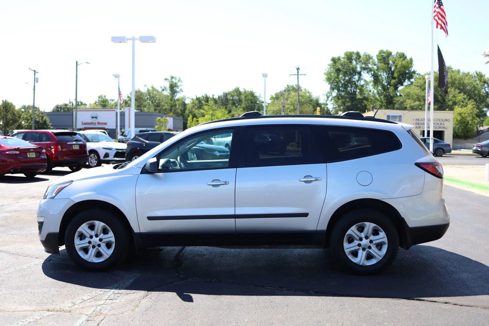 Used 2017 Chevrolet Traverse LS FWD image 8