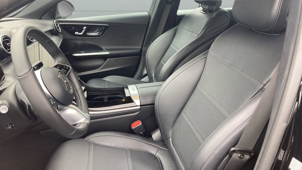 Used 2025 Mercedes-Benz C 300 4MATIC Sedan image 31