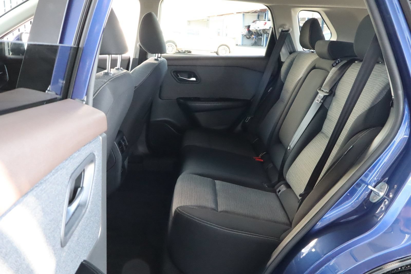 Used 2023 Nissan Rogue SV FWD image 36