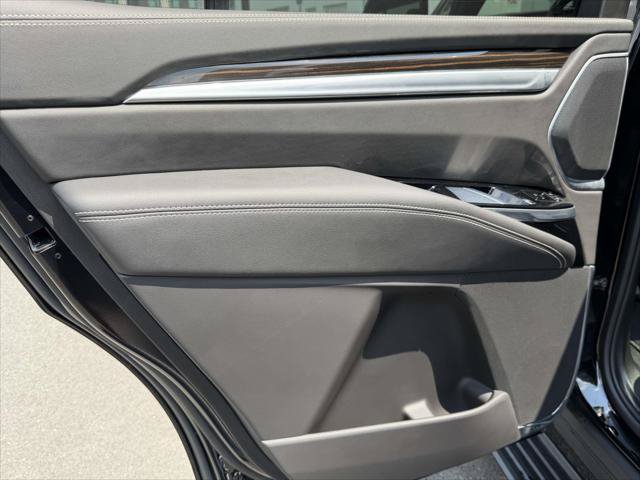 Used 2025 Cadillac Escalade Premium Luxury AWD/4WD image 14