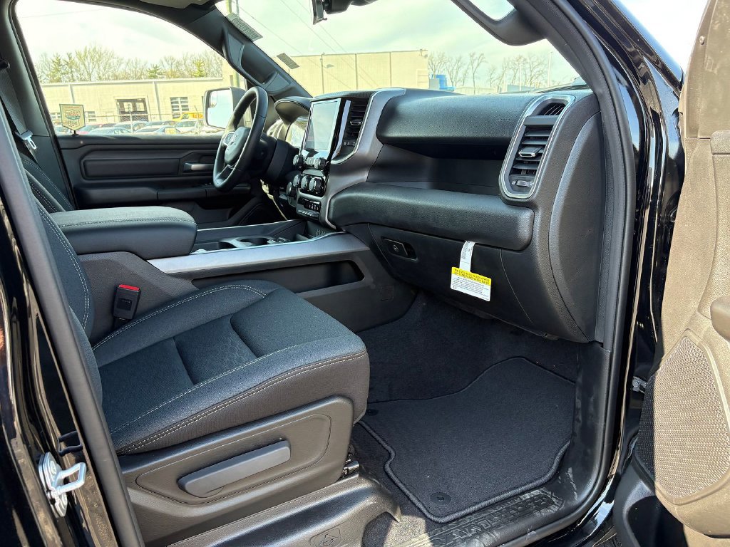 New 2026 RAM 1500 Express AWD/4WD image 10