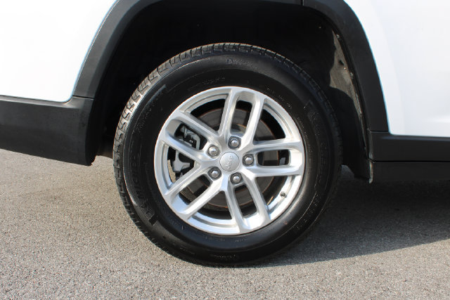 Used 2025 Jeep Grand Cherokee L Laredo AWD/4WD image 37
