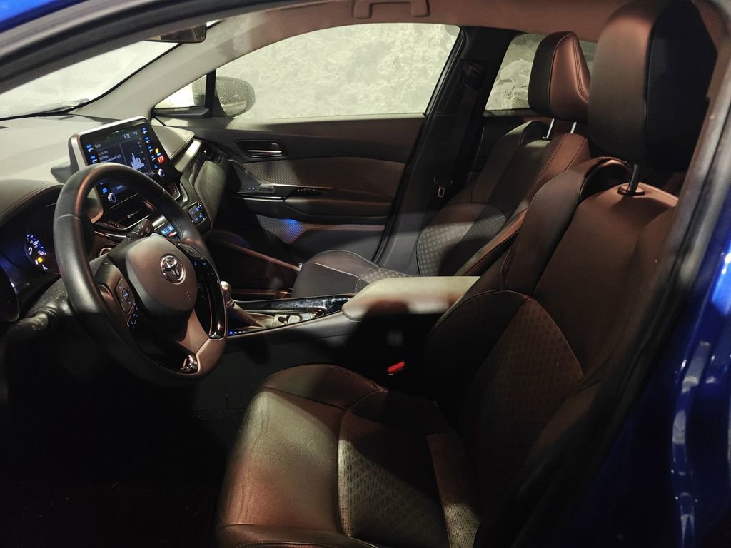 Used 2021 Toyota C-HR XLE image 6