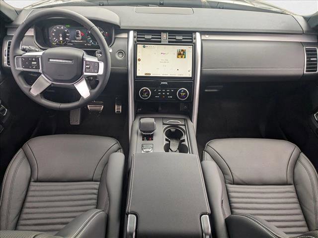 Used 2025 Land Rover Discovery Dynamic SE image 15