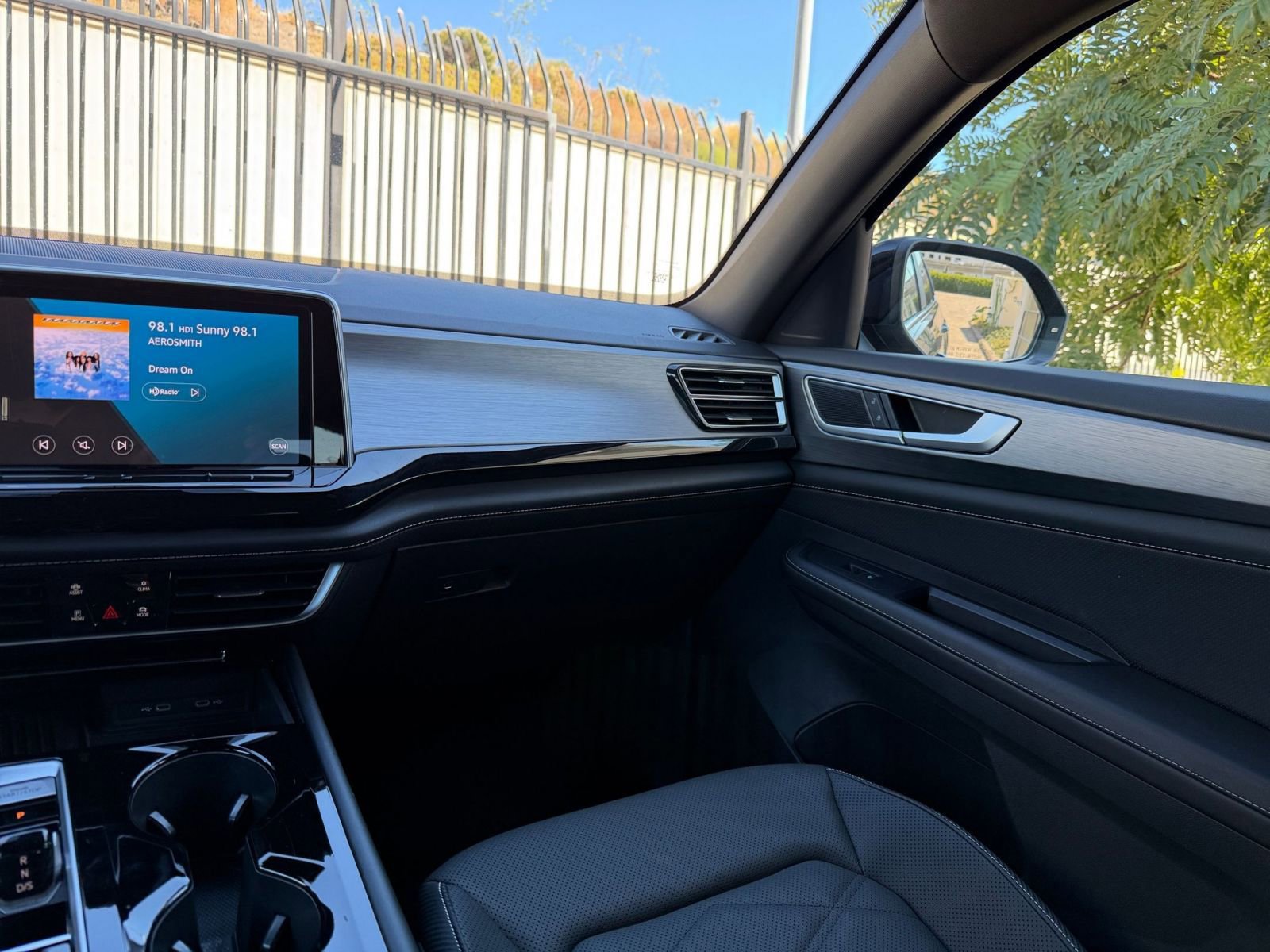 Used 2025 Volkswagen Atlas Cross Sport SE image 35