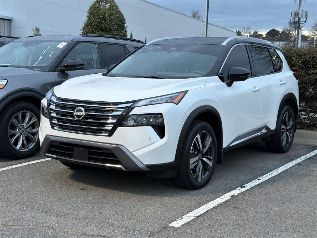 Used 2024 Nissan Rogue SL w/ SL Premium Package image 2