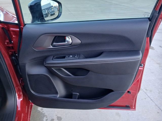 New 2026 Chrysler Pacifica Select image 15