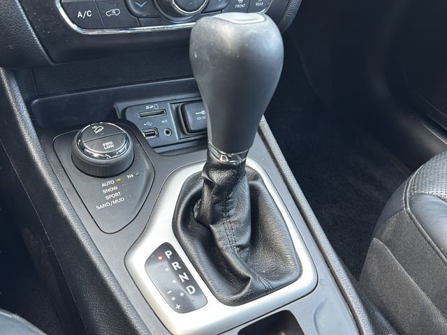 Used 2018 Jeep Cherokee Overland w/ Technology Group image 30