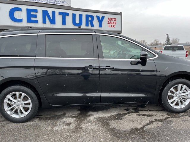 Used 2022 Chrysler Pacifica Touring image 15