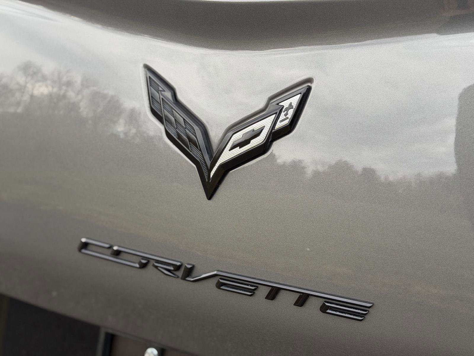 Used 2015 Chevrolet Corvette Z06 w/ 3LZ Preferred Equipment Group image 19