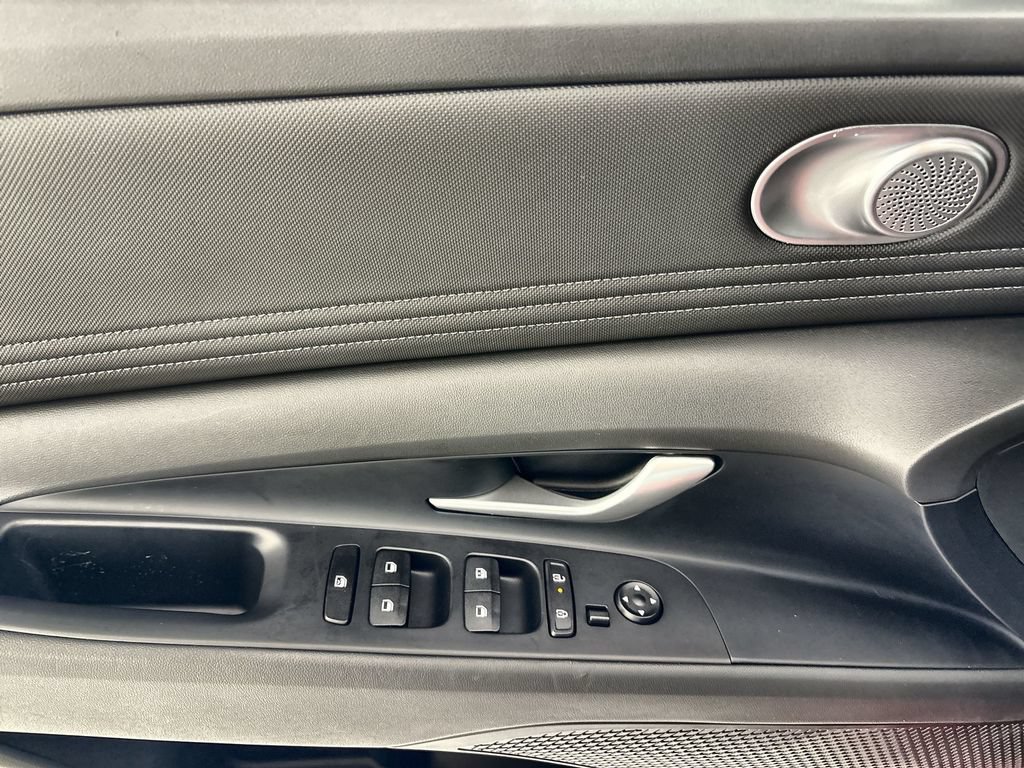 Certified 2025 Hyundai Elantra SEL FWD image 15