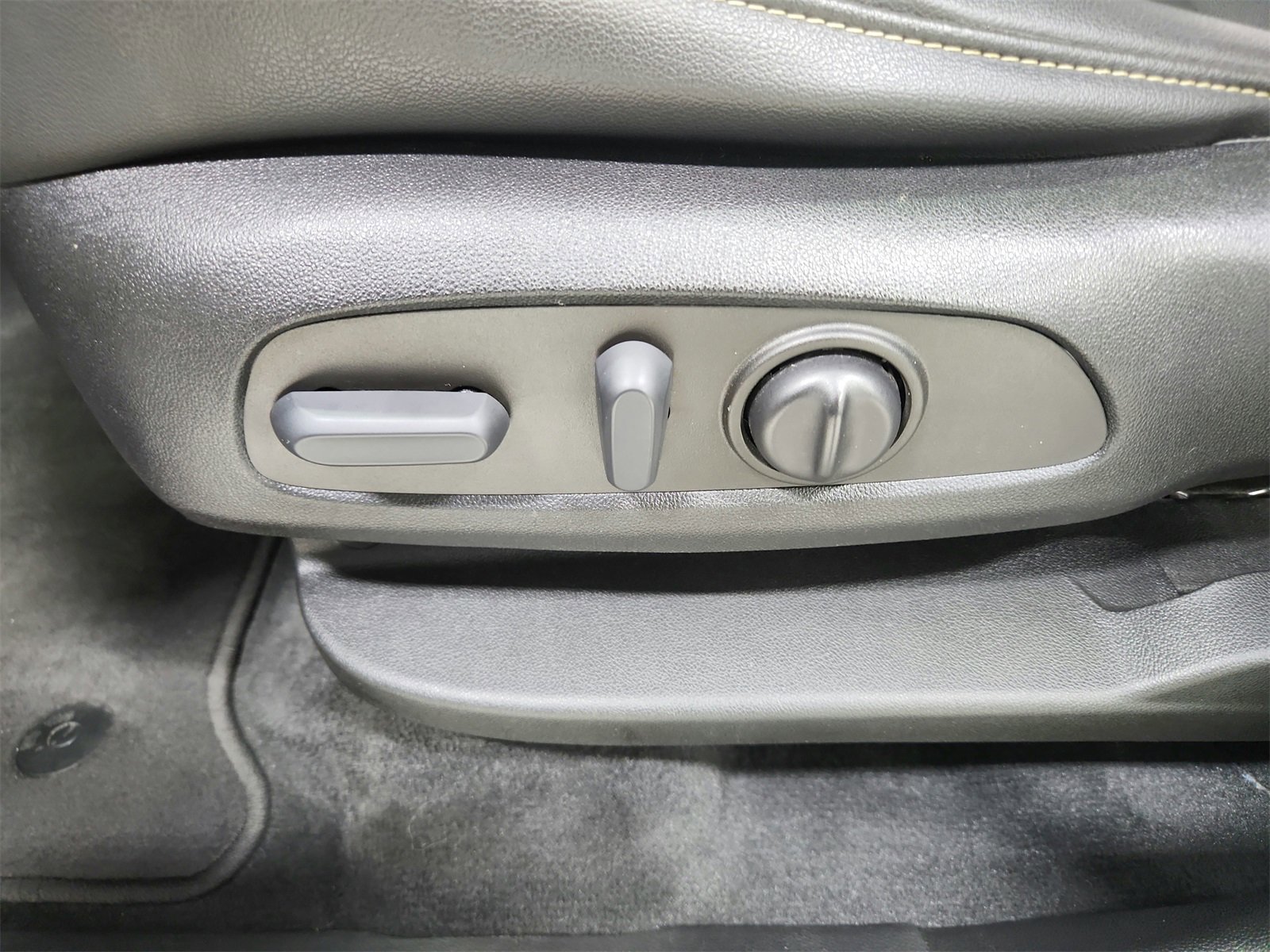 Used 2022 Chevrolet Traverse LT w/ Midnight/Sport Edition image 20