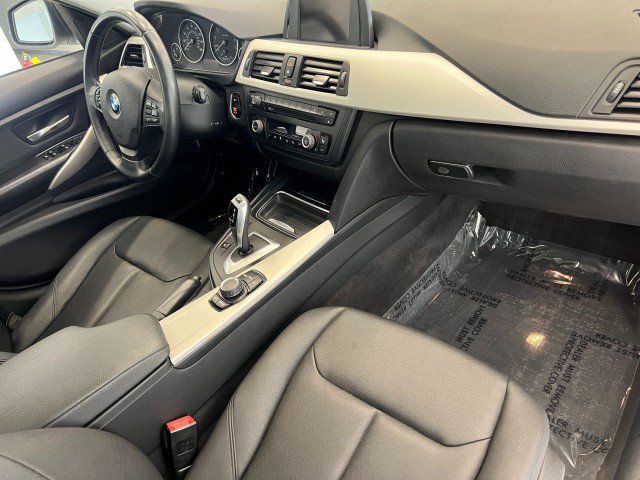 Used 2013 BMW 320i xDrive Sedan AWD/4WD image 14