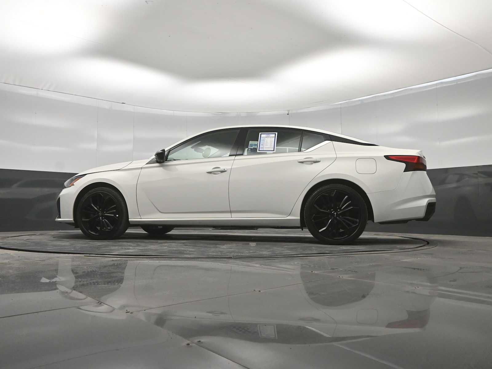 Used 2025 Nissan Altima 2.5 SR FWD image 40