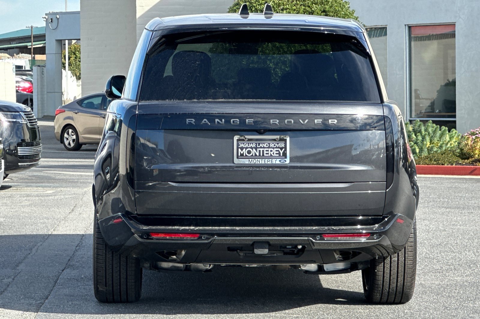 New 2025 Land Rover Range Rover Long Wheelbase SE image 4