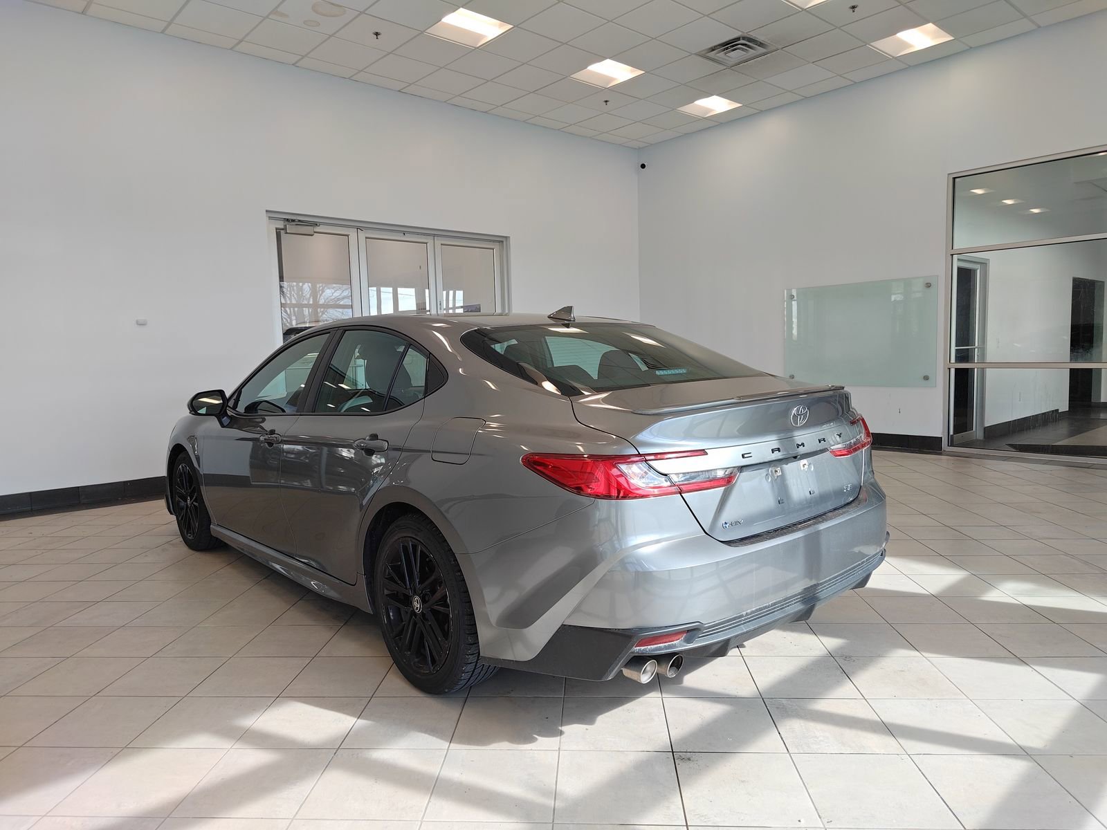 Used 2025 Toyota Camry SE image 5