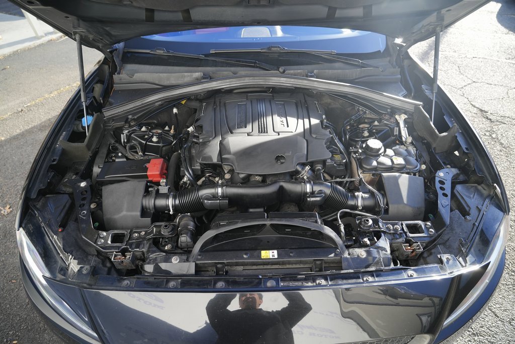 Used 2017 Jaguar F-PACE R-Sport image 17