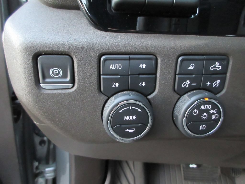 Certified 2024 Chevrolet Silverado 1500 LTZ AWD/4WD image 28