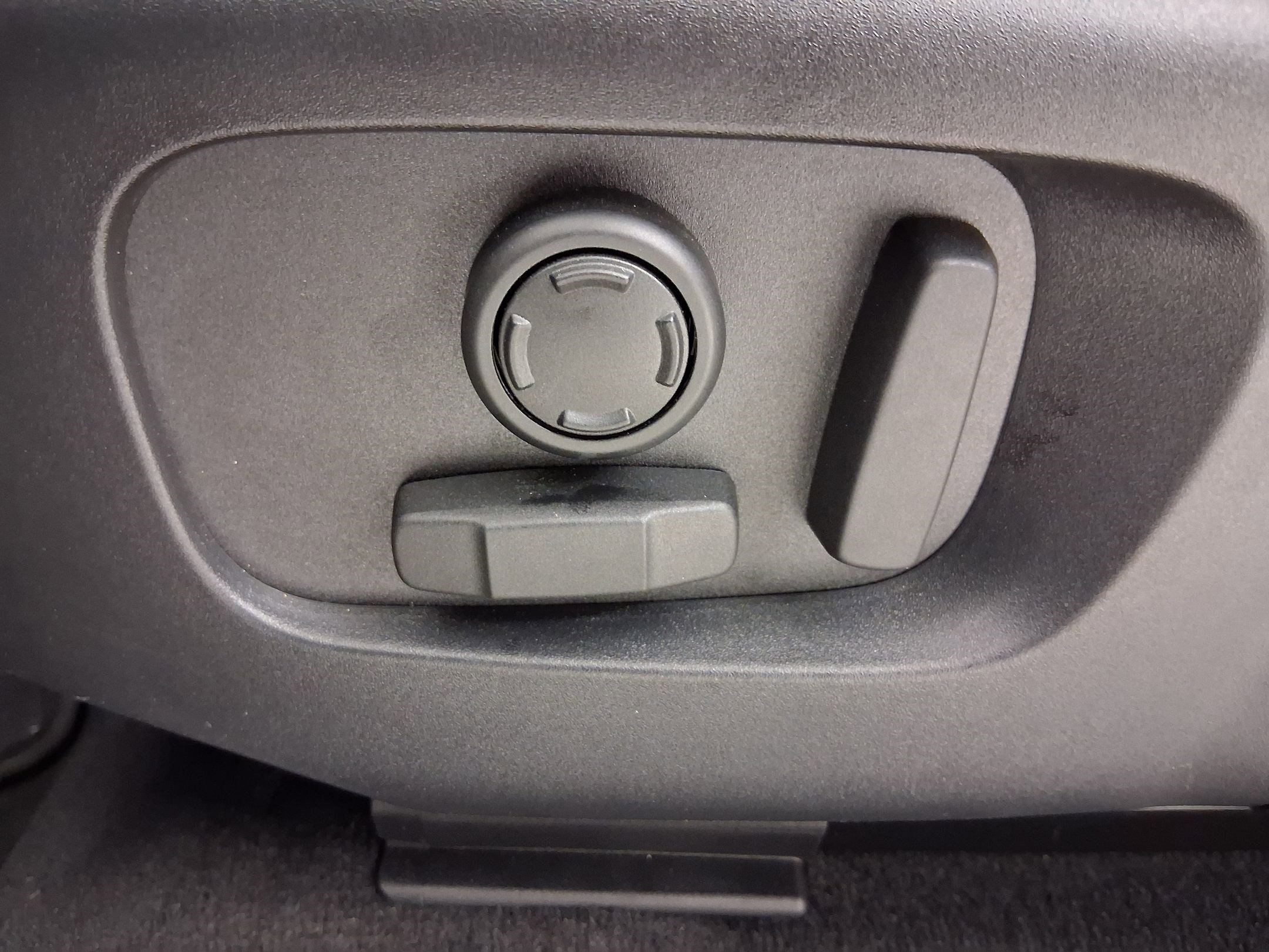 Used 2025 Land Rover Range Rover Evoque S image 13