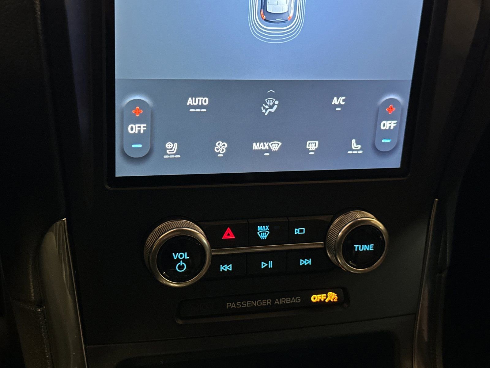 Used 2022 Ford Edge Titanium w/ Equipment Group 301A AWD/4WD image 20