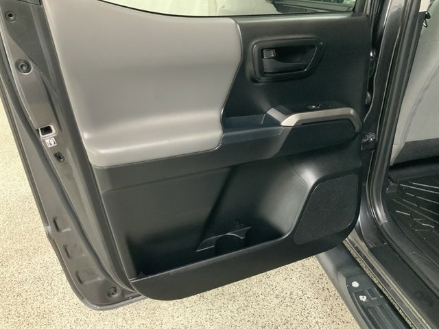 Used 2018 Toyota Tacoma SR5 AWD/4WD image 14