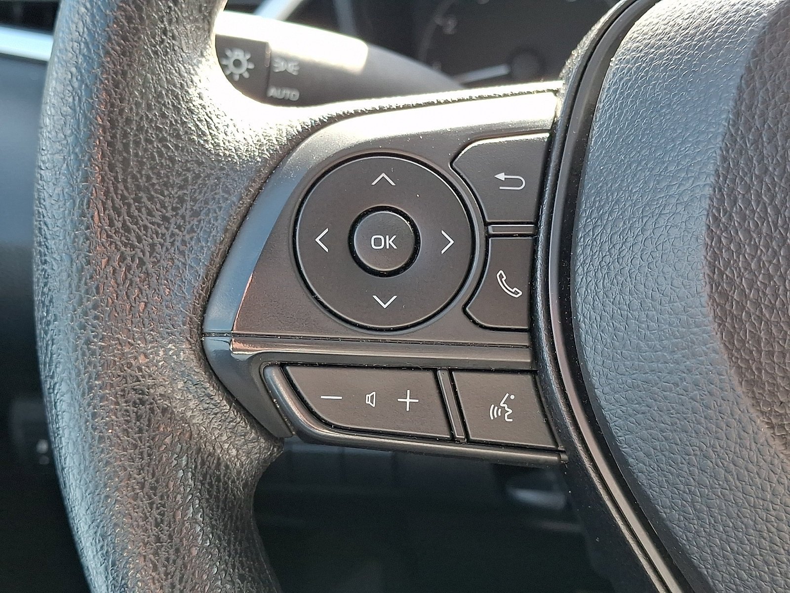 Used 2025 Toyota Corolla LE FWD image 22