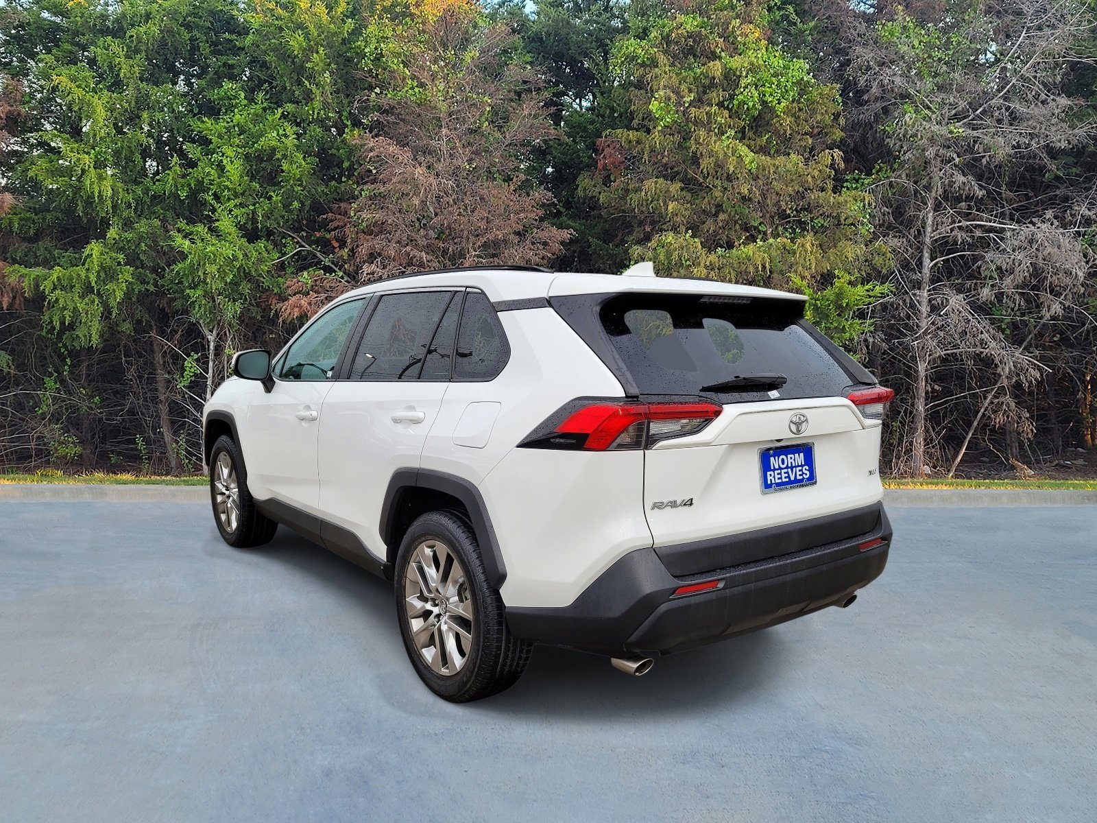 Used 2019 Toyota RAV4 XLE Premium image 21