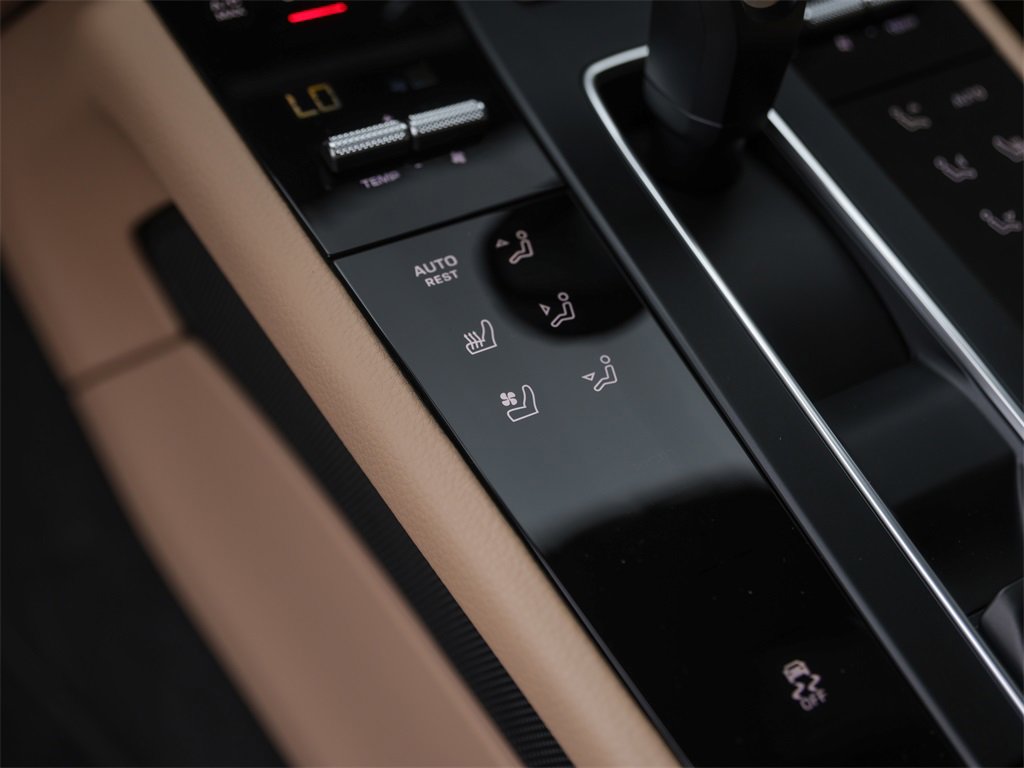 Used 2025 Porsche Macan image 27